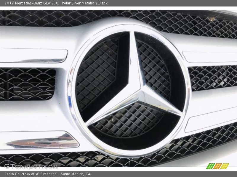 Polar Silver Metallic / Black 2017 Mercedes-Benz GLA 250