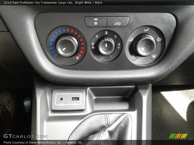 Bright White / Black 2019 Ram ProMaster City Tradesman Cargo Van