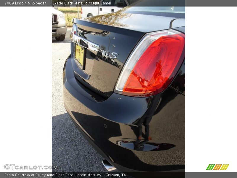 Tuxedo Black Metallic / Light Camel 2009 Lincoln MKS Sedan