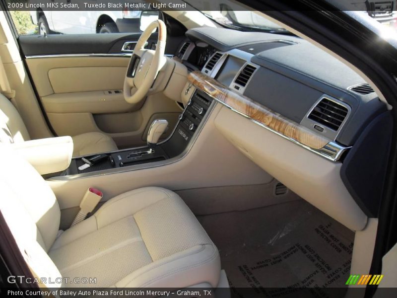 Tuxedo Black Metallic / Light Camel 2009 Lincoln MKS Sedan