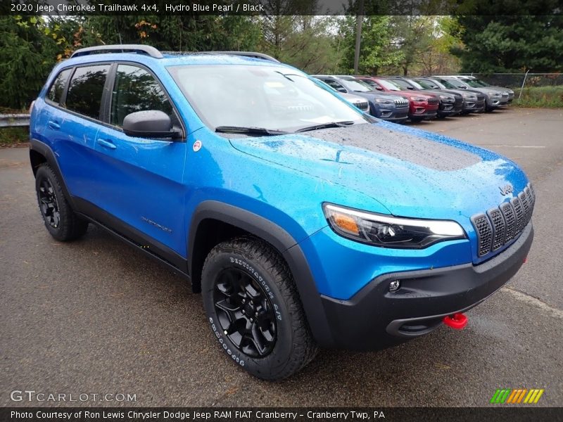 Front 3/4 View of 2020 Cherokee Trailhawk 4x4