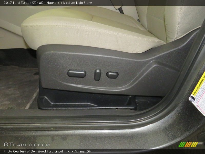 Magnetic / Medium Light Stone 2017 Ford Escape SE 4WD