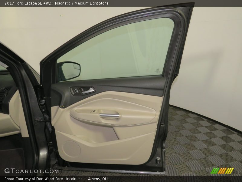 Magnetic / Medium Light Stone 2017 Ford Escape SE 4WD