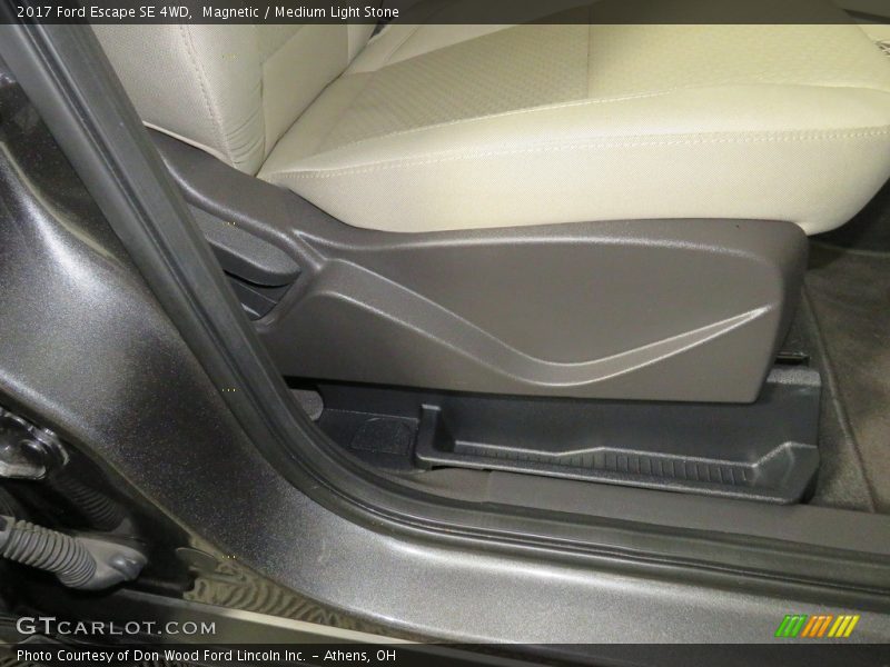Magnetic / Medium Light Stone 2017 Ford Escape SE 4WD
