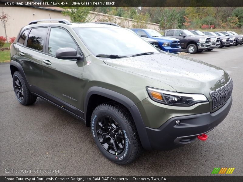 Front 3/4 View of 2020 Cherokee Trailhawk 4x4