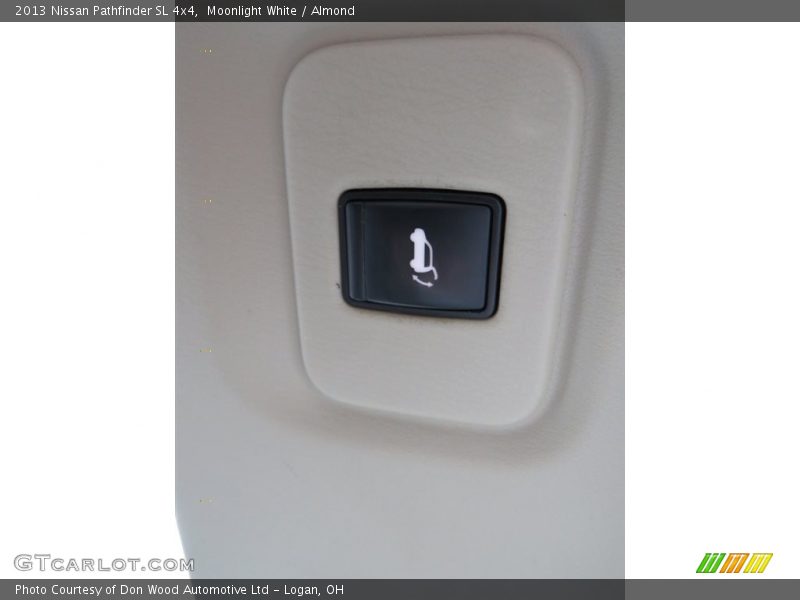 Moonlight White / Almond 2013 Nissan Pathfinder SL 4x4