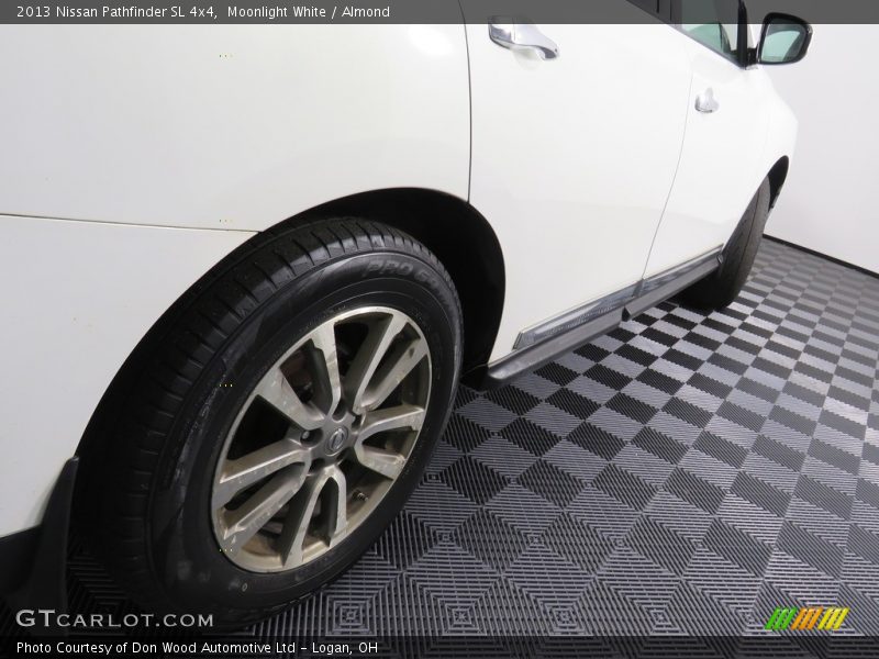 Moonlight White / Almond 2013 Nissan Pathfinder SL 4x4