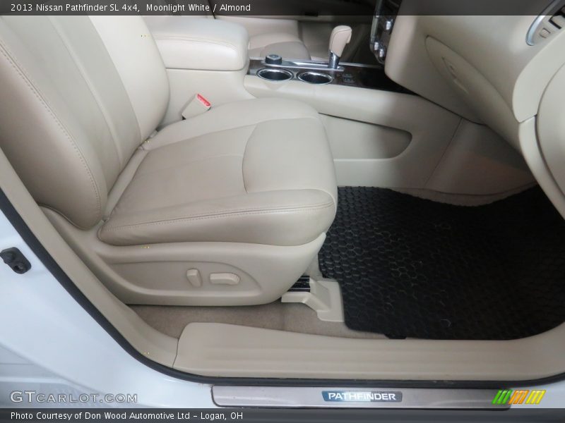 Moonlight White / Almond 2013 Nissan Pathfinder SL 4x4