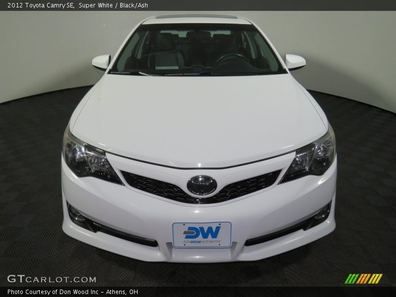 Super White / Black/Ash 2012 Toyota Camry SE