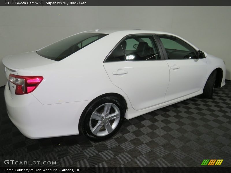 Super White / Black/Ash 2012 Toyota Camry SE