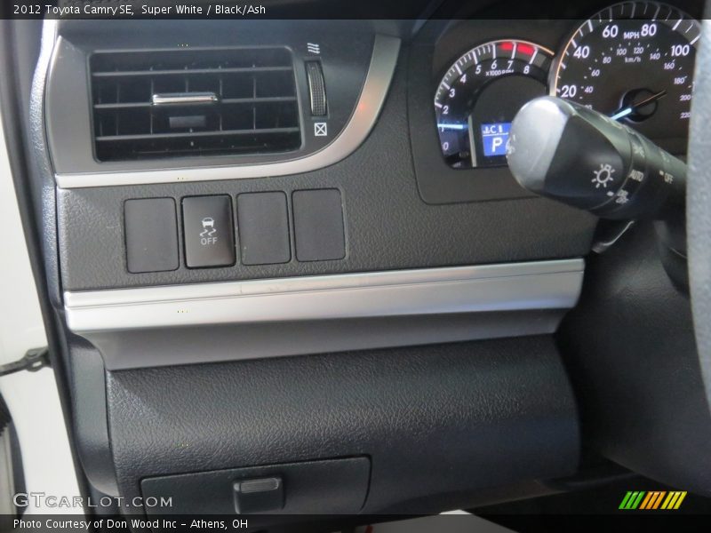 Super White / Black/Ash 2012 Toyota Camry SE