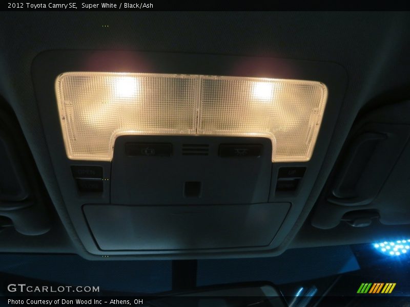 Super White / Black/Ash 2012 Toyota Camry SE