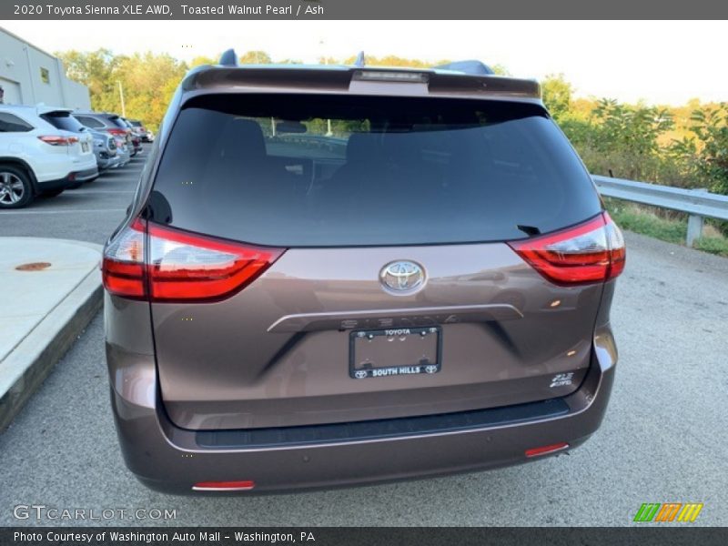 Toasted Walnut Pearl / Ash 2020 Toyota Sienna XLE AWD