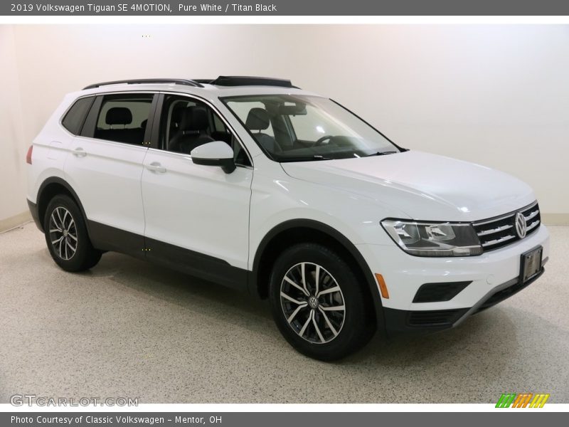 Pure White / Titan Black 2019 Volkswagen Tiguan SE 4MOTION