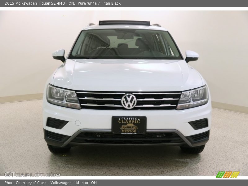 Pure White / Titan Black 2019 Volkswagen Tiguan SE 4MOTION