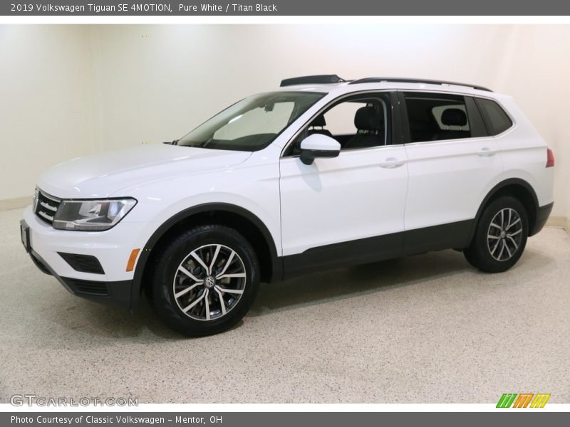 Pure White / Titan Black 2019 Volkswagen Tiguan SE 4MOTION