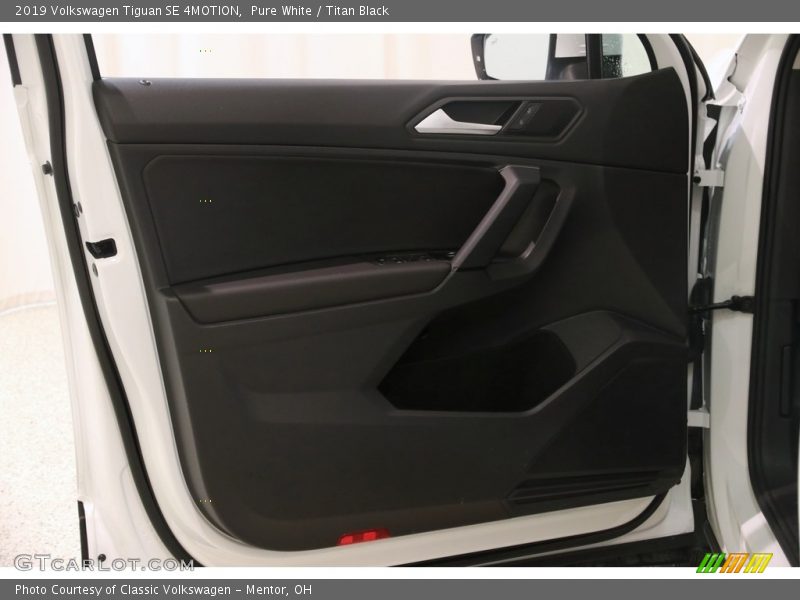 Pure White / Titan Black 2019 Volkswagen Tiguan SE 4MOTION