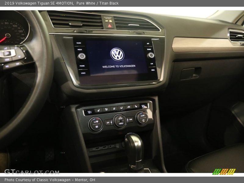 Pure White / Titan Black 2019 Volkswagen Tiguan SE 4MOTION