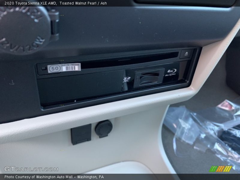 Toasted Walnut Pearl / Ash 2020 Toyota Sienna XLE AWD