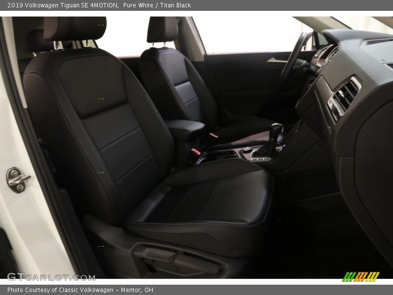 Pure White / Titan Black 2019 Volkswagen Tiguan SE 4MOTION