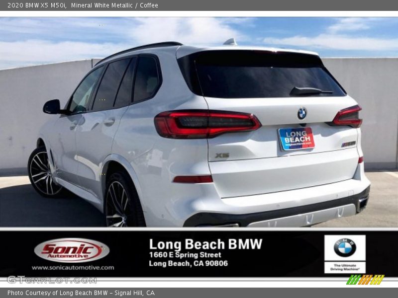 Mineral White Metallic / Coffee 2020 BMW X5 M50i