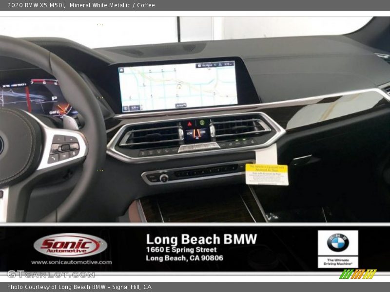 Mineral White Metallic / Coffee 2020 BMW X5 M50i