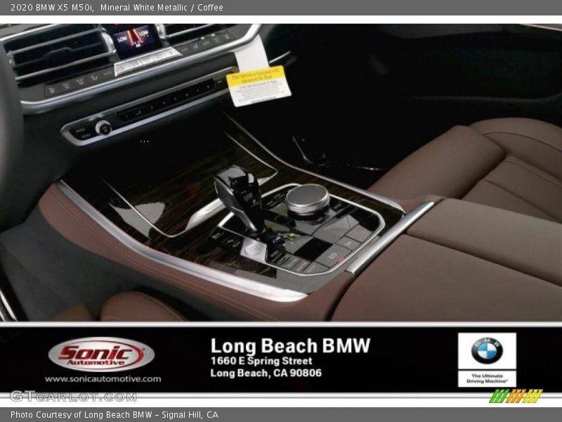Mineral White Metallic / Coffee 2020 BMW X5 M50i