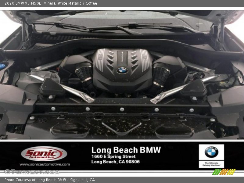 Mineral White Metallic / Coffee 2020 BMW X5 M50i