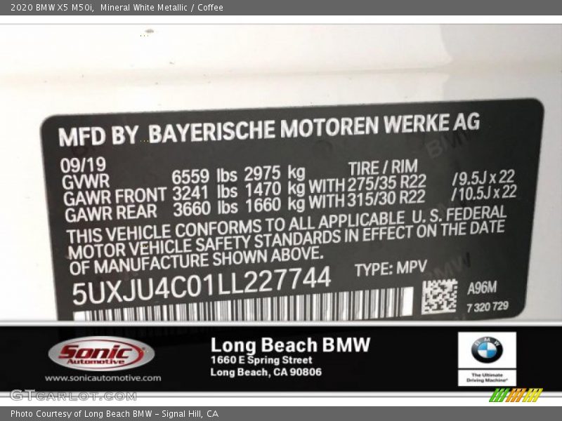 Mineral White Metallic / Coffee 2020 BMW X5 M50i