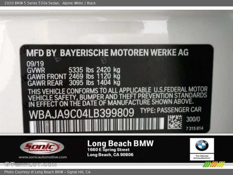 Alpine White / Black 2020 BMW 5 Series 530e Sedan