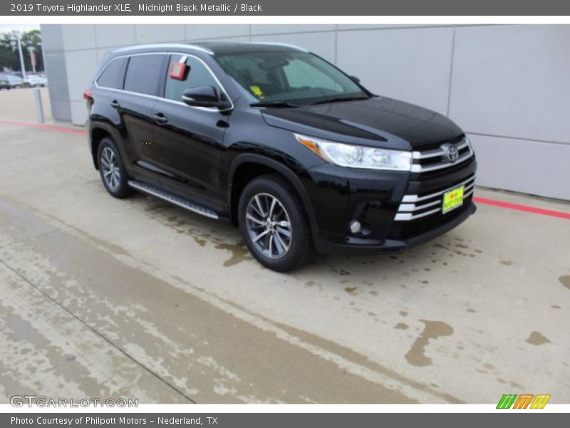 Midnight Black Metallic / Black 2019 Toyota Highlander XLE