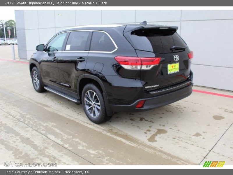 Midnight Black Metallic / Black 2019 Toyota Highlander XLE