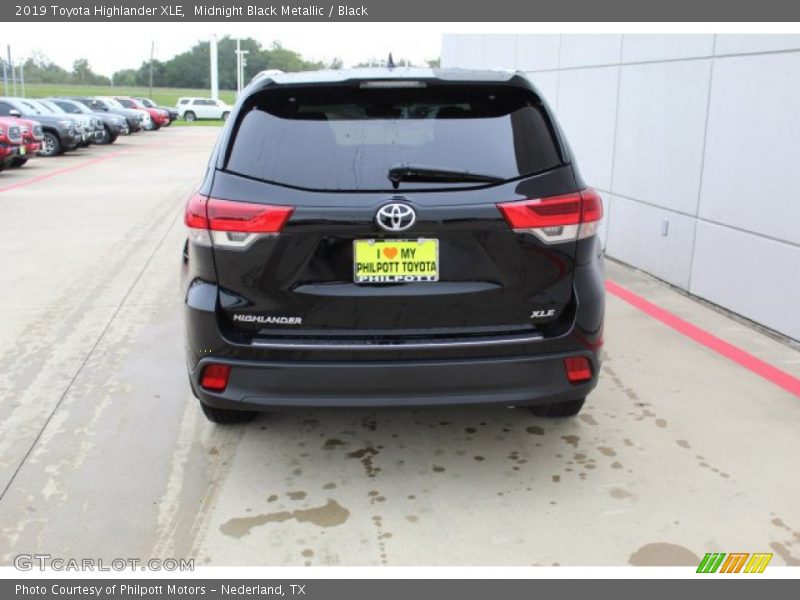 Midnight Black Metallic / Black 2019 Toyota Highlander XLE