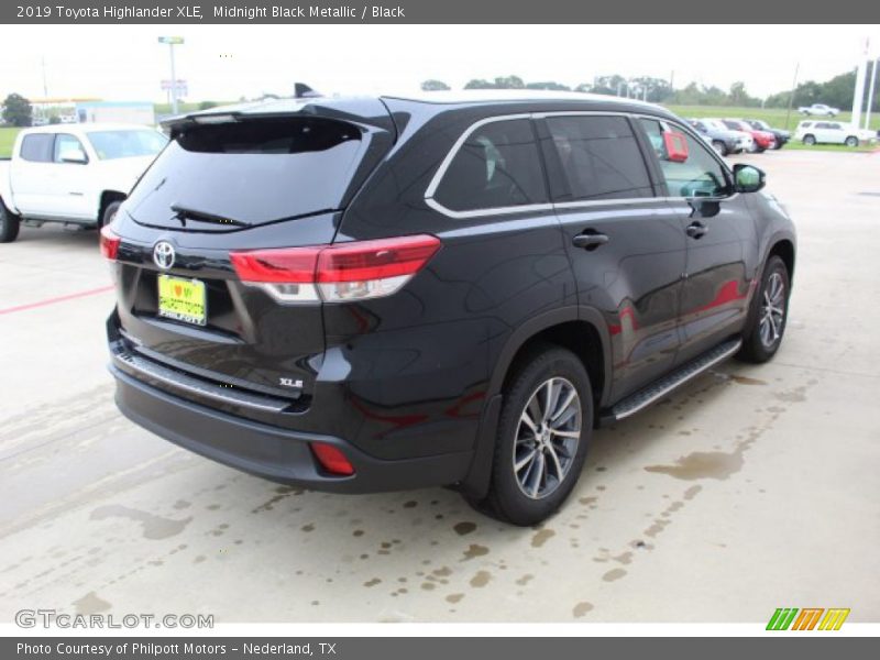 Midnight Black Metallic / Black 2019 Toyota Highlander XLE