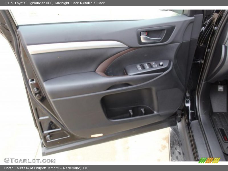 Midnight Black Metallic / Black 2019 Toyota Highlander XLE