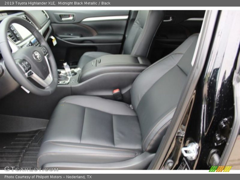 Midnight Black Metallic / Black 2019 Toyota Highlander XLE