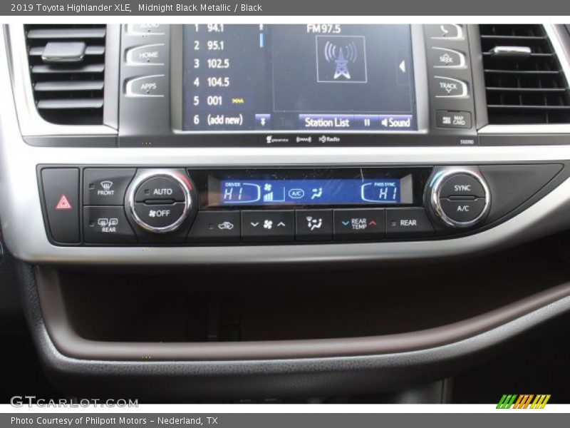Midnight Black Metallic / Black 2019 Toyota Highlander XLE