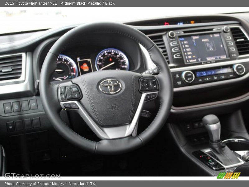 Midnight Black Metallic / Black 2019 Toyota Highlander XLE