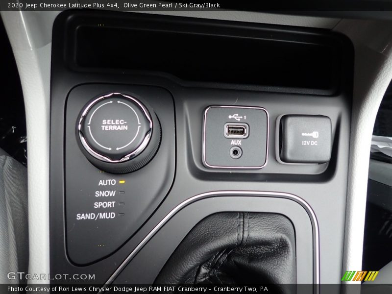 Olive Green Pearl / Ski Gray/Black 2020 Jeep Cherokee Latitude Plus 4x4