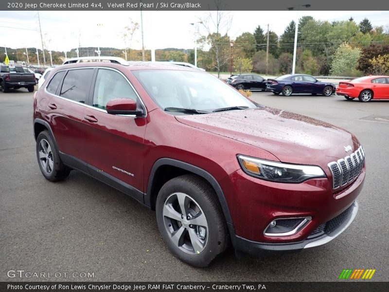 Front 3/4 View of 2020 Cherokee Limited 4x4