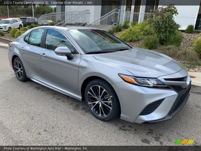 Front 3/4 View of 2020 Camry Hybrid SE