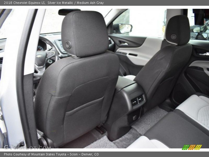 Silver Ice Metallic / Medium Ash Gray 2018 Chevrolet Equinox LS