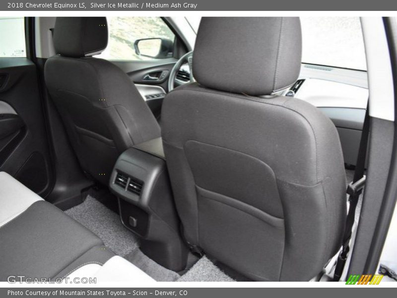 Silver Ice Metallic / Medium Ash Gray 2018 Chevrolet Equinox LS