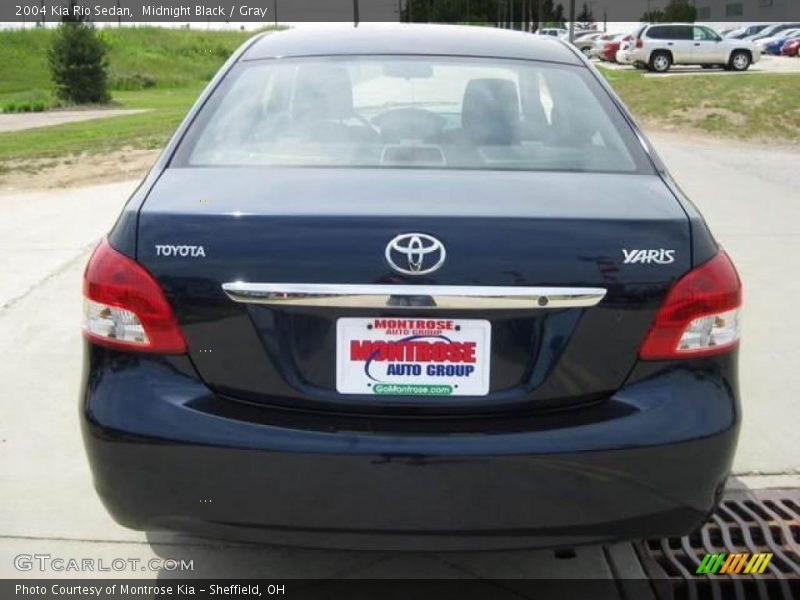 Midnight Black / Gray 2004 Kia Rio Sedan