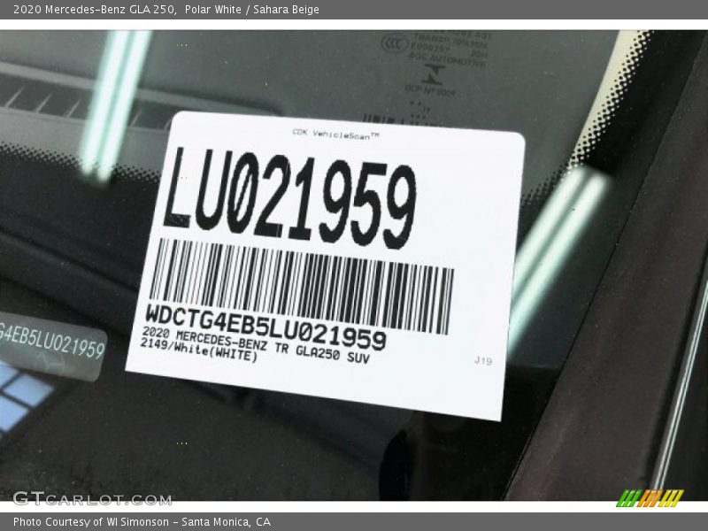 Polar White / Sahara Beige 2020 Mercedes-Benz GLA 250