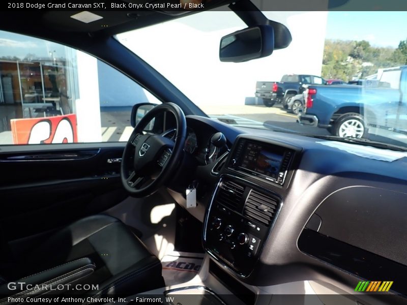Black Onyx Crystal Pearl / Black 2018 Dodge Grand Caravan SXT