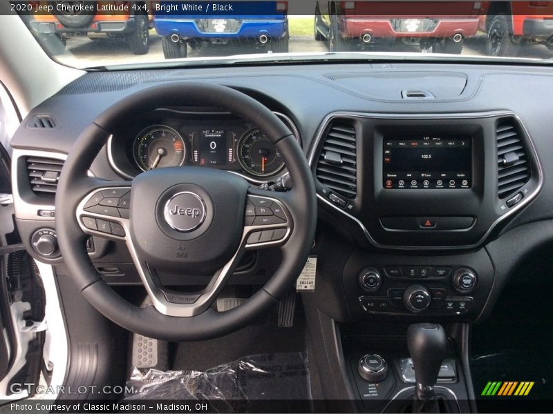 Bright White / Black 2020 Jeep Cherokee Latitude 4x4