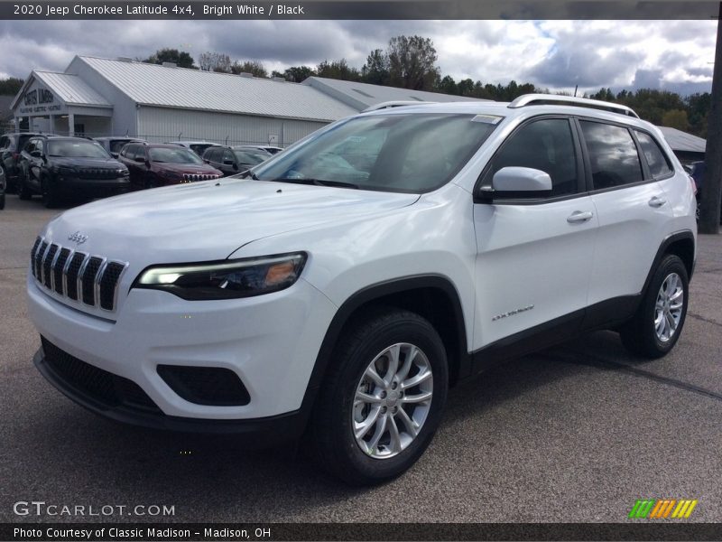 Bright White / Black 2020 Jeep Cherokee Latitude 4x4