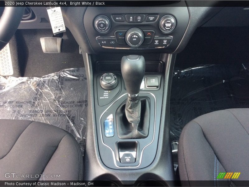 Bright White / Black 2020 Jeep Cherokee Latitude 4x4