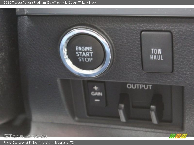 Super White / Black 2020 Toyota Tundra Platinum CrewMax 4x4